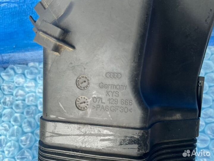 Воздуховод правый Audi S6 C6 BXA / 5.2L dohc FSI