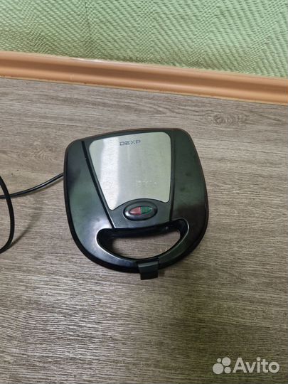 Вафельница (Универсальный пекарь) dexp UM-10