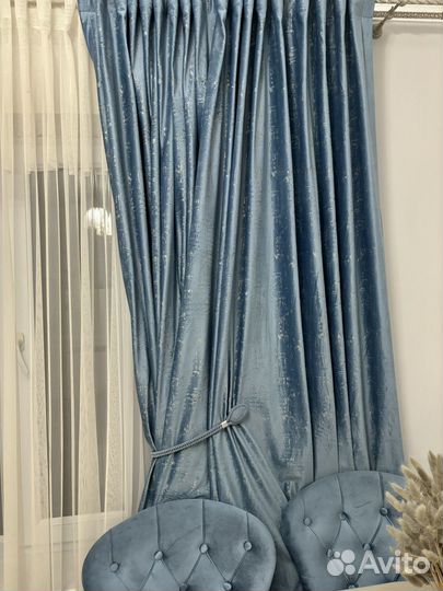 Скатерть и стулья