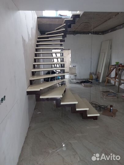 Металлокаркас лестницы