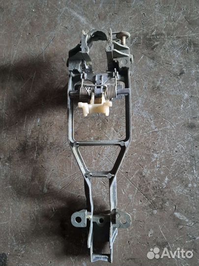 Кронштейн ручки передний Volkswagen Touareg