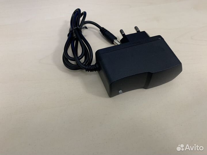 Блок питания 8.4V 1A 5.5x2.1мм Li-ion аккумулятор