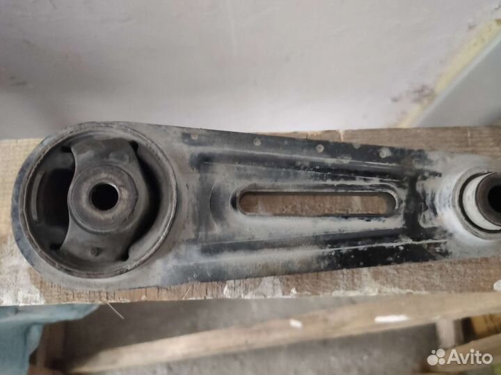 Подушка двигателя задняя Nissan Qashqai J10