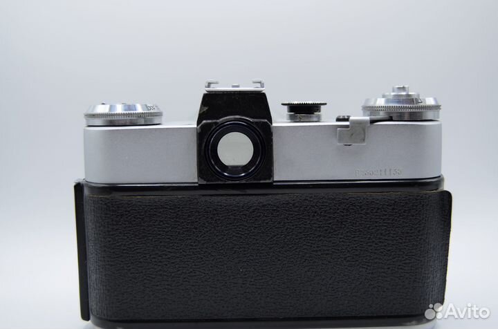 Пленочный фотоаппарат Зенит Е и вспышка луч 70