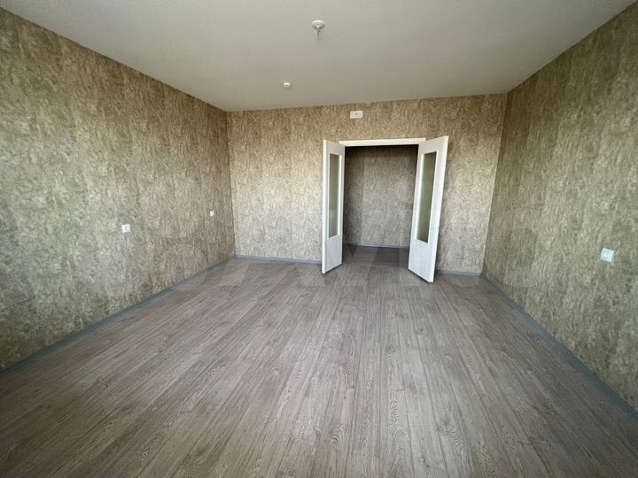 2-к. квартира, 60 м², 1/10 эт.