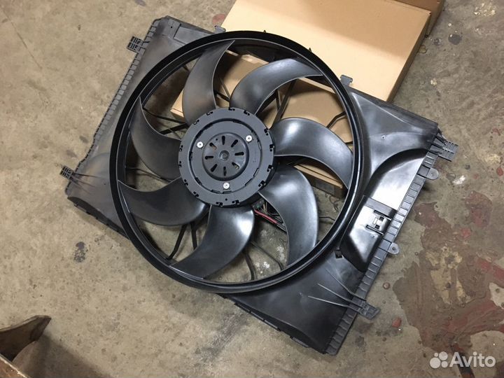 Вентилятор диффузор Mercedes E212 E207 C204