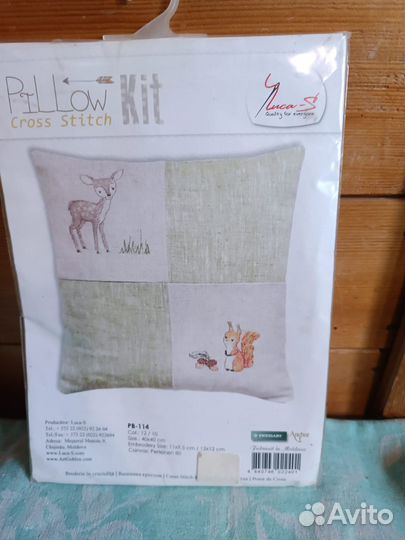 «Оленёнок и белочка» Luca-S, вышивка на подушке