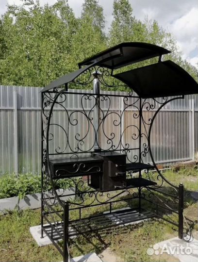 Мангал с крышей