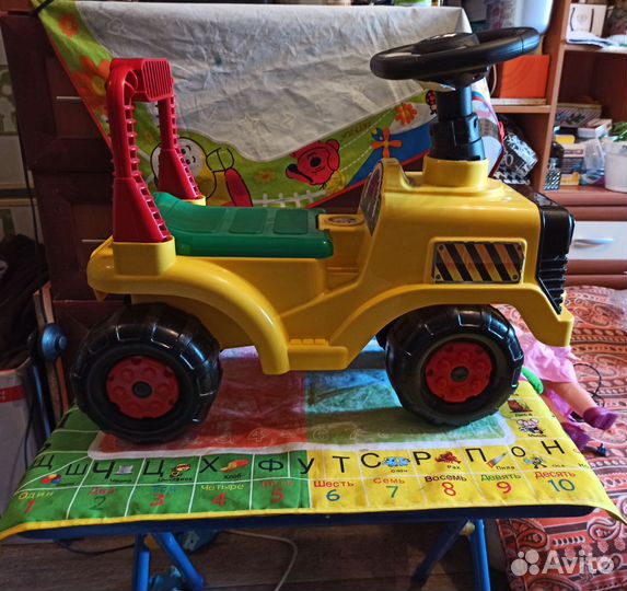 Детская машинка каталка с музыкой