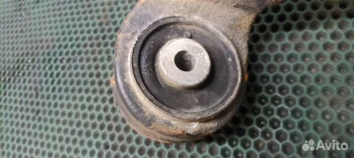 Рычаг передний нижний правый VW Touareg 2002-2010