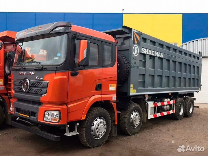 Водитель самосвала