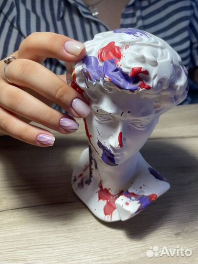 Модель на маникюр