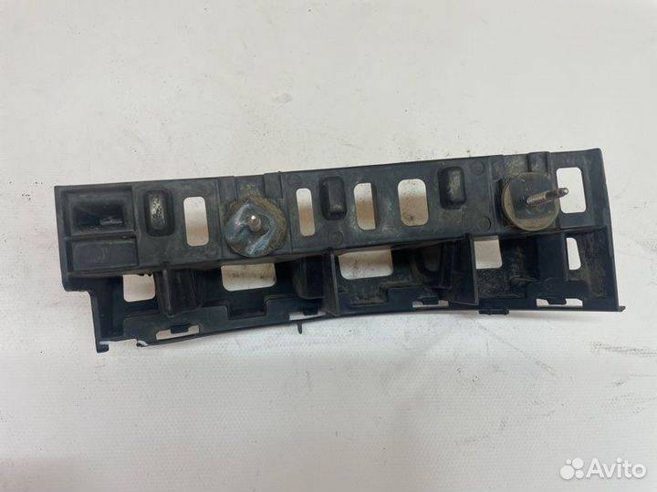 Кронштейн бампера задний правый Mercedes-Benz