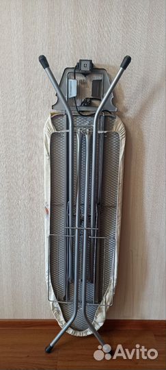 Гладильная доска с розеткой и держателем провода