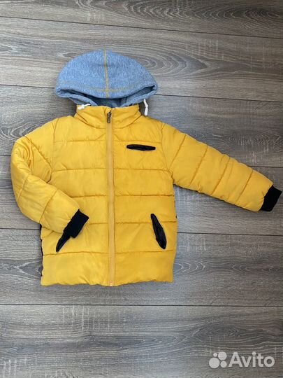 Демисезонная куртка на мальчика р. 104-110