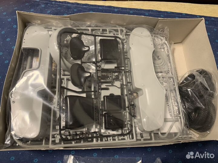 Модель немецкого мотоцикла 1/9 с немцами