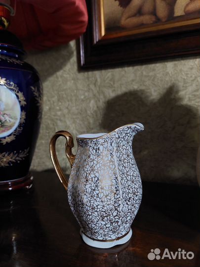 Фарфоровый молочник