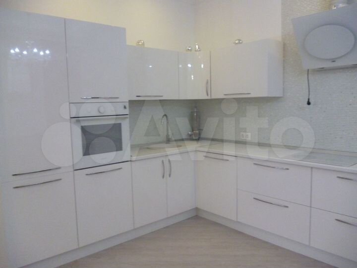 3-к. квартира, 100 м², 4/16 эт.