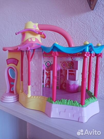 Автомат для напитков и домик пони