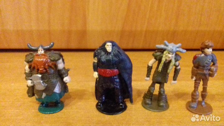 Фигурки из киндеров, смурфы