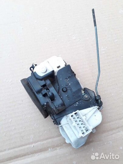 Замок двери передний правый пежо 607