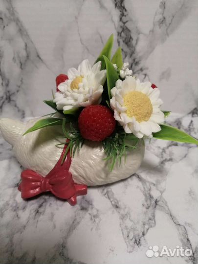 Букеты цветов из мыла в гипсовом кашпо