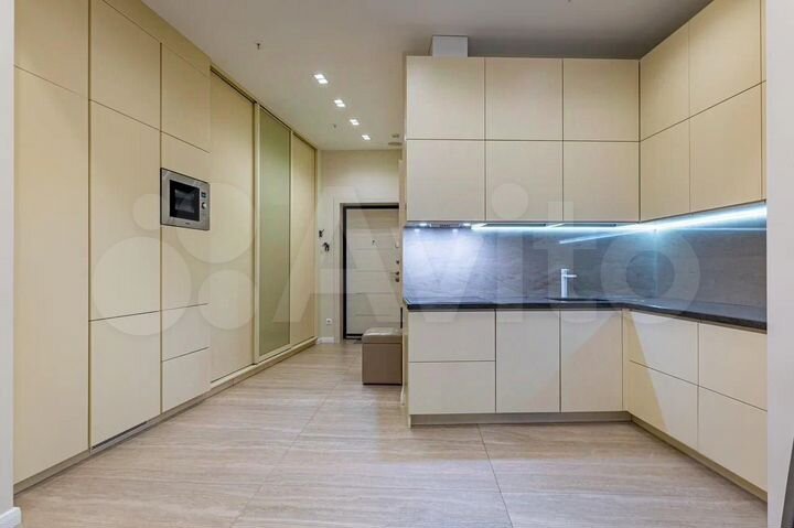 2-к. квартира, 56 м², 8/17 эт.