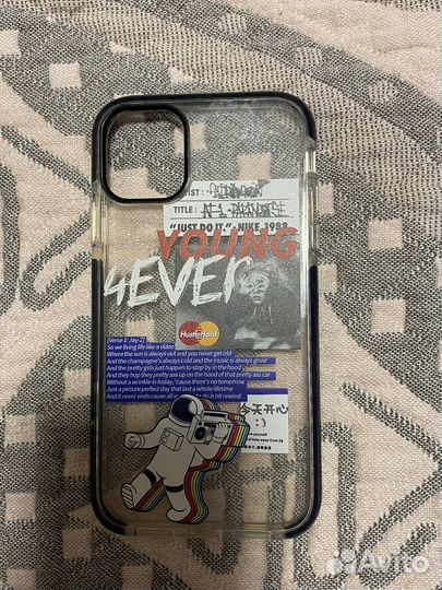 Чехол на iPhone 11