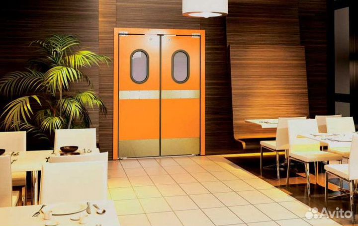 Двери в ресторан бар