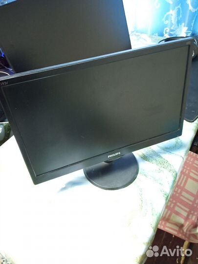Монитор Philips 19