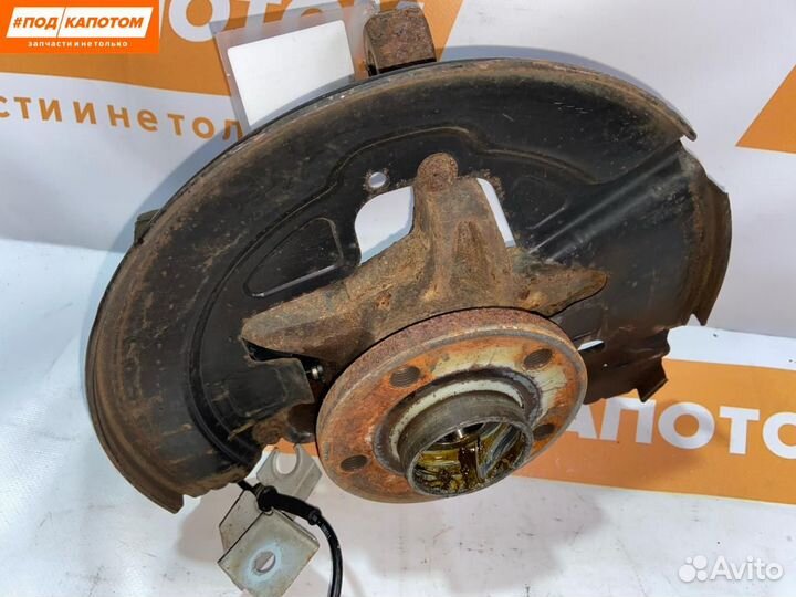 Кулак передний левый Volvo S60 2011