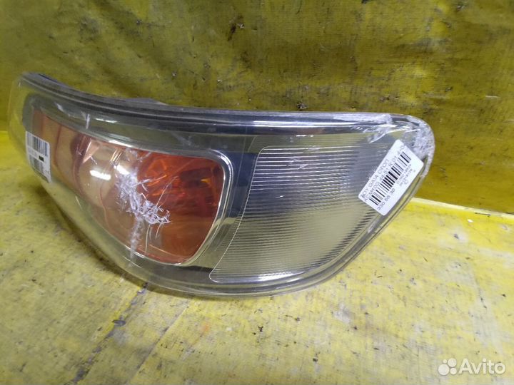 Фонарь правый Toyota Gaia ACM10G