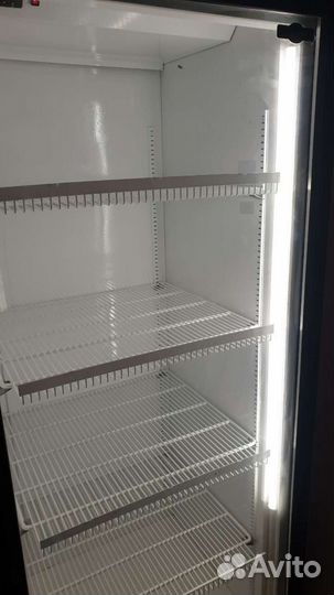 Холодильный шкаф для напитков красный