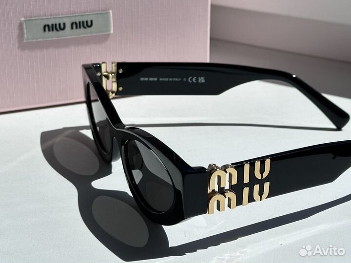 Очки солнцезащитные Miu Miu