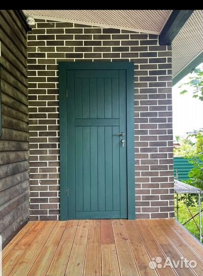 Дверь входная деревянная