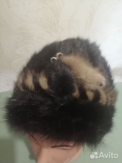 Женские меховые шапки