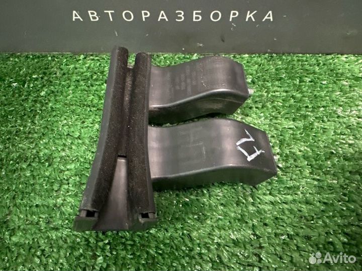 Держатель стекла двери передний левый Kia Ceed 2