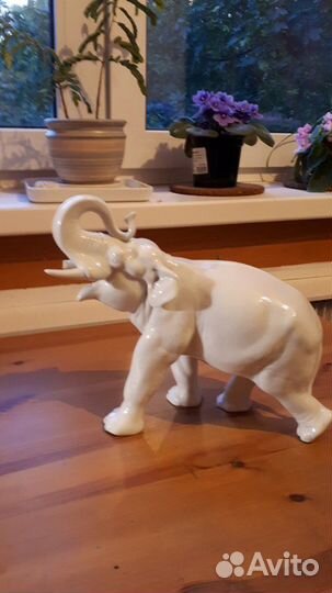 Слон фарфор