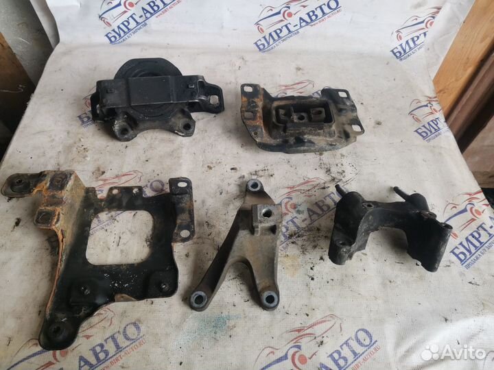 Подушка опора кронштейн двигателя Ford Focus 2 TDI