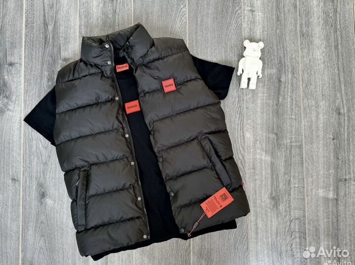 Жилет hugo boss+ футболка в подарок