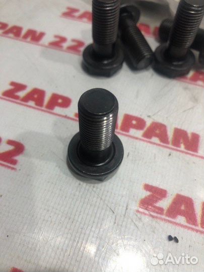 Болт маховика Mitsubishi