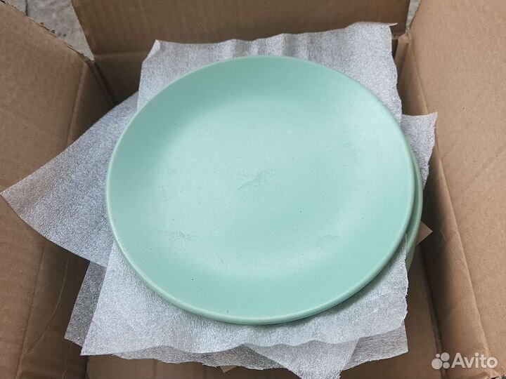 Старая посуда (тарелки, чашки, чайник)