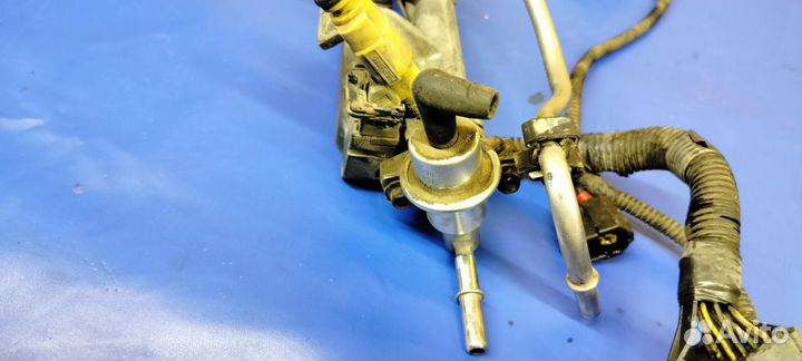 Топливная рампа с форсунками в сборе Ford Focus 1