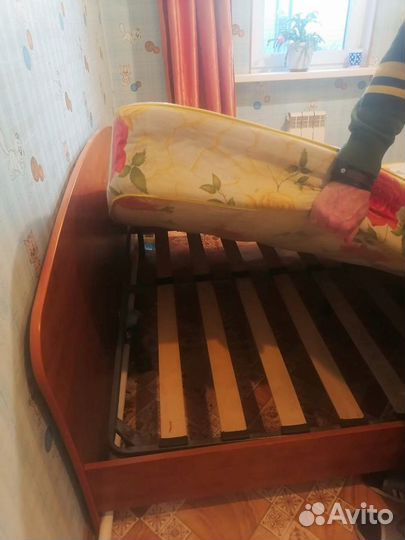 Кровать двухспальная с матрасом бу 160 200