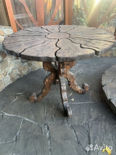 Стол из дерева