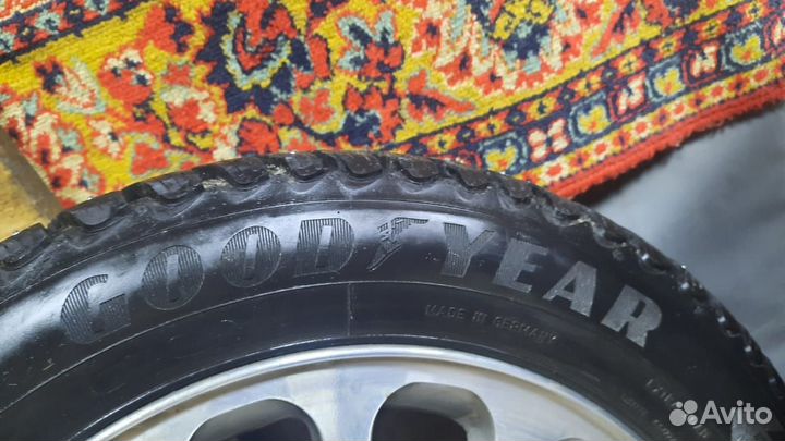 Goodyear UltraGrip 215/55 R16