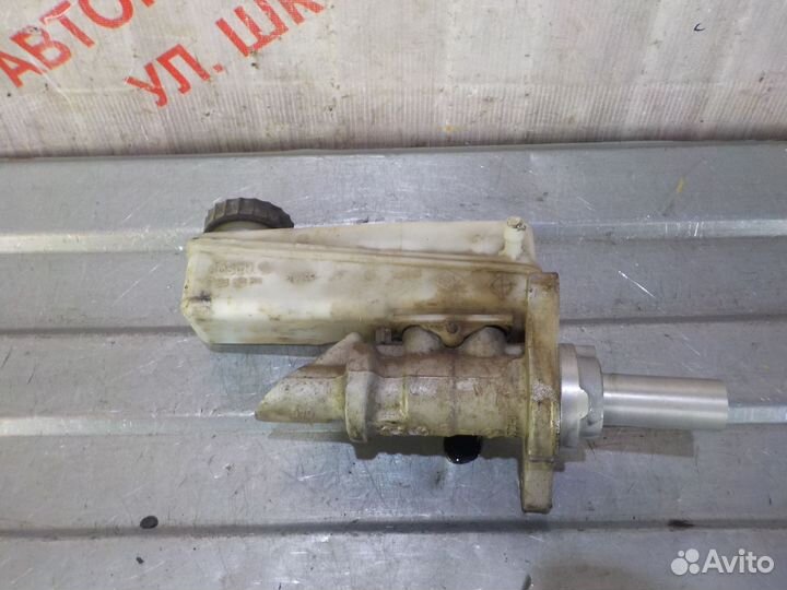 Главный тормозной цилиндр Рено Меган 3 / Флюенс