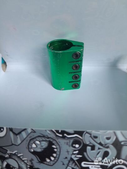 Зажим для трюкового самоката