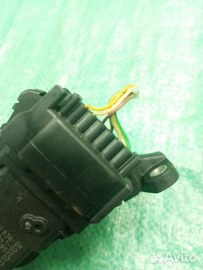 Педаль Volvo C30 4M51-9F836-DH 4M519F836DH