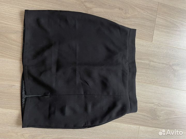 Женская мини юбка с разрезом